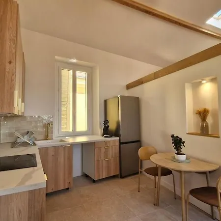 2p Atypique Et Lumineux - Vieille De