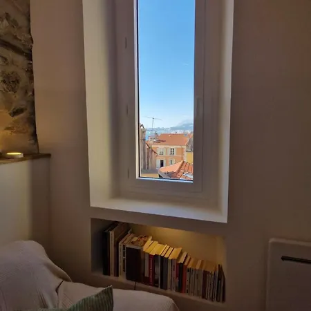 2p Atypique Et Lumineux - Vieille De * Menton