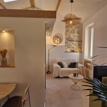 Appartement 2p Atypique Et Lumineux - Vieille De *