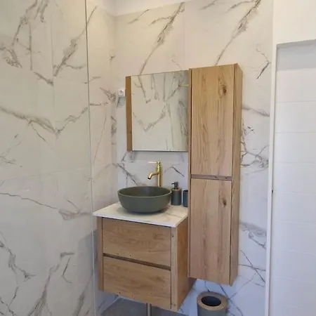 Appartement 2p Atypique Et Lumineux - Vieille De