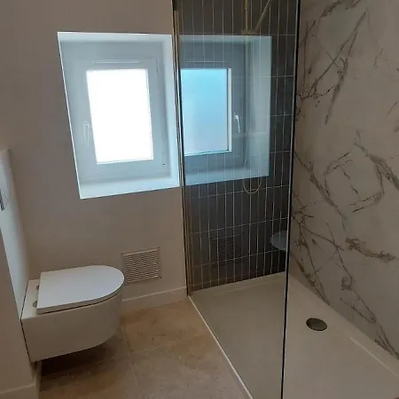 2p Atypique Et Lumineux - Vieille De Appartement