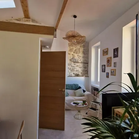 2p Atypique Et Lumineux - Vieille De Menton