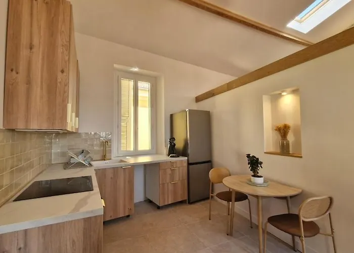 2p Atypique Et Lumineux - Vieille De