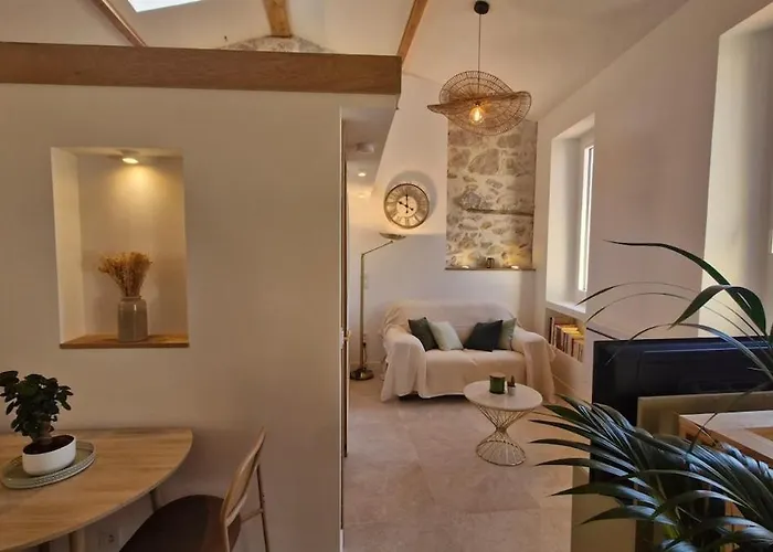 Lägenhet 2p Atypique Et Lumineux - Vieille De *