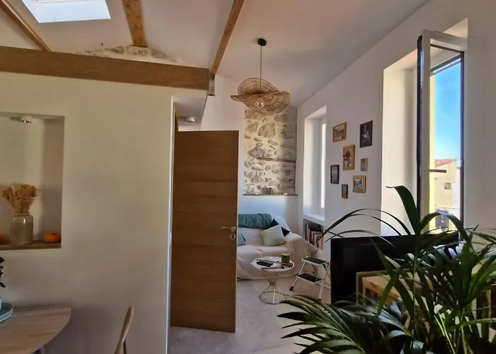 2p Atypique Et Lumineux - Vieille De Menton